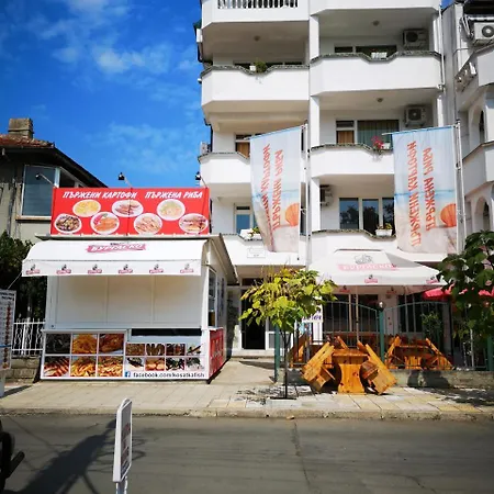 Ropotamo 招待所 2*